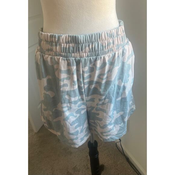 NWOT LA + Image Green/Beige Camo Fleece Long Sleeve Pullover Top/Shorts Set 2X - Picture 5 of 8